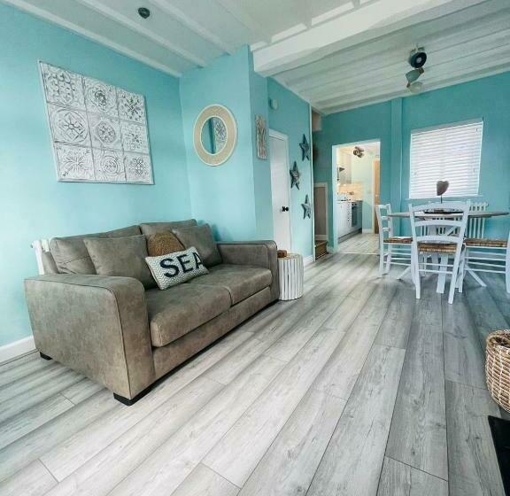 The Rambler S Rest Cottage, Parkgate, Wirral