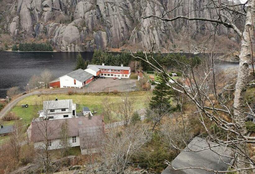 Brufjell Hostel & Parking