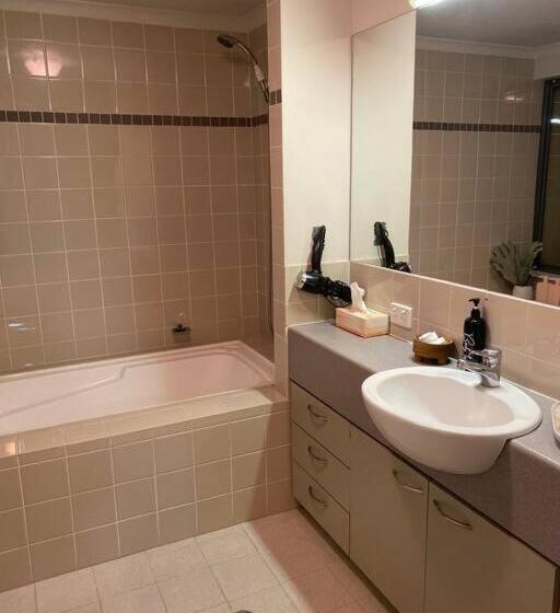 City River Views Free Parking Wifi Netflix Wine