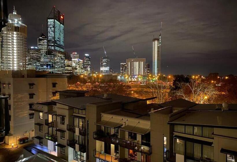 City River Views Free Parking Wifi Netflix Wine