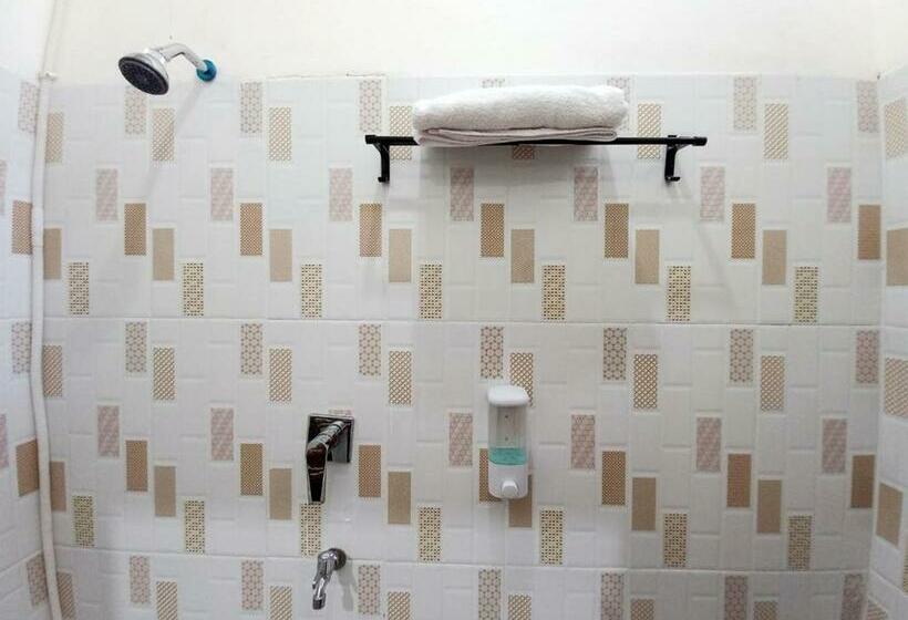 Hotell Griya Mutiara Serayu Syariah Near Univ Merdeka Madiun