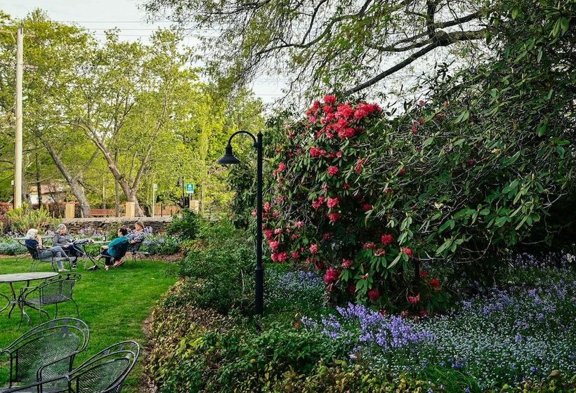 בית מלון כפרי Leura Gardens Resort