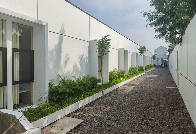 בית מלון כפרי Ofo Kost Premium Kampung Inggris Pare Syariah Mitra Reddoorz