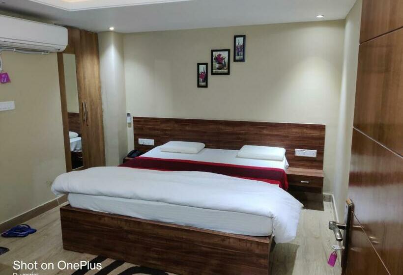 Отель The Four Seasons