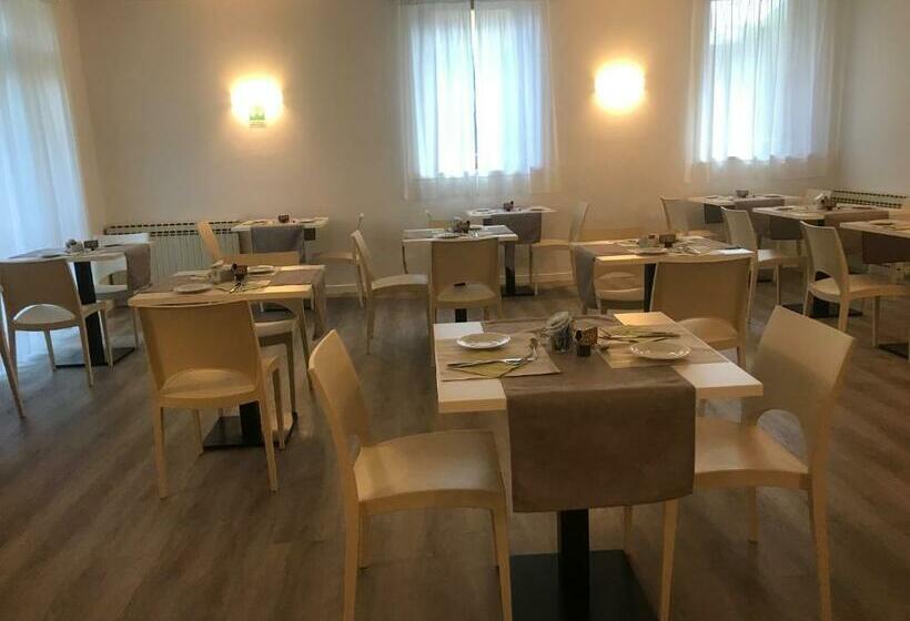 ホテル Villa Florida