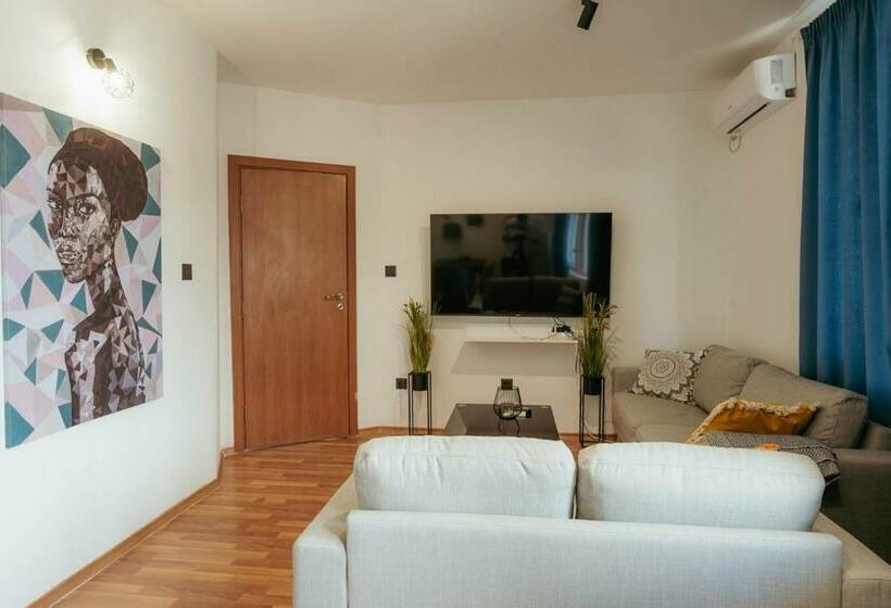 Luxury Art 4 Apartment