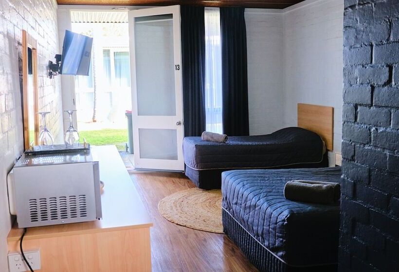 Mallacoota Hotel Motel