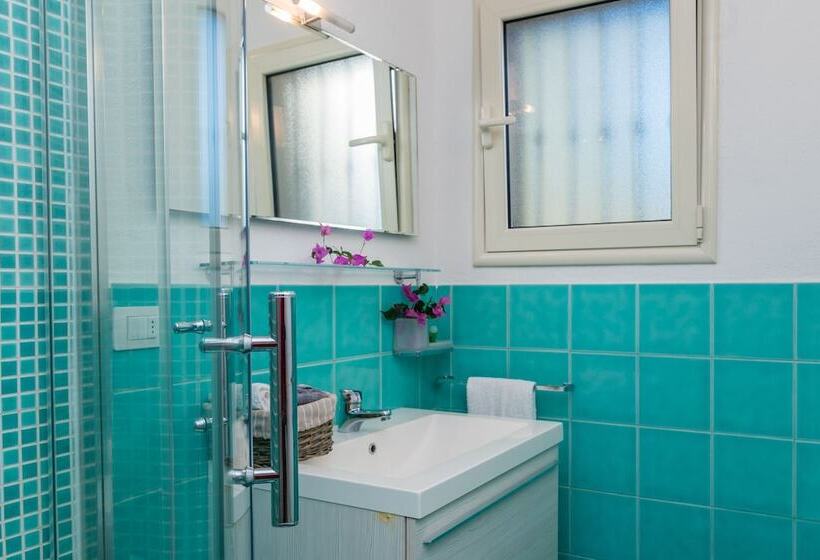 Piazzetta Casa Paola 200m From The Sea