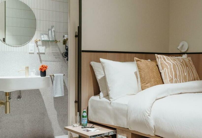 Aerotel Sydney   Inside International Terminal Airport