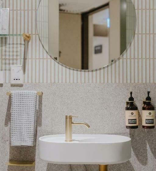 Aerotel Sydney   Inside International Terminal Airport