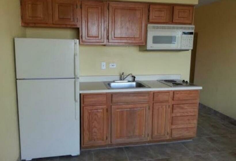 هتل Economy Inn & Suites