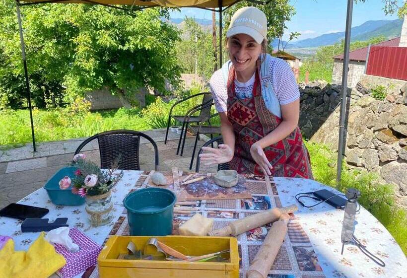 ペンション Pottery House Sanahin