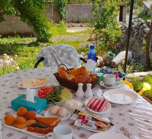 ペンション Pottery House Sanahin