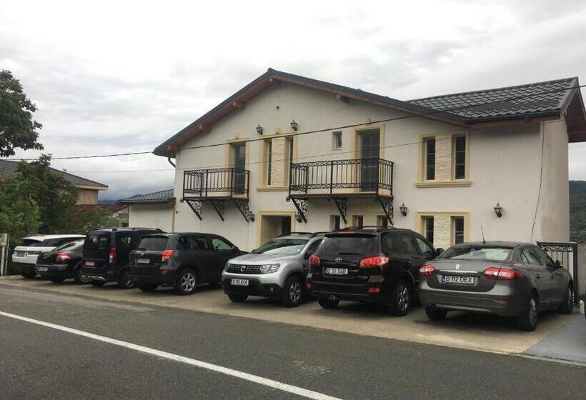 استراحتگاه Casa Soarelui