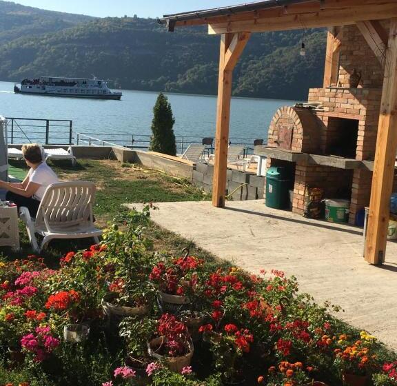 استراحتگاه Casa Soarelui