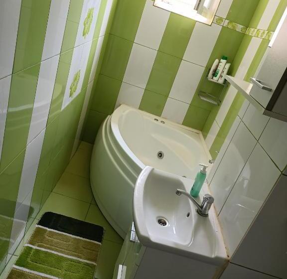 Amy Garsoniera Centru