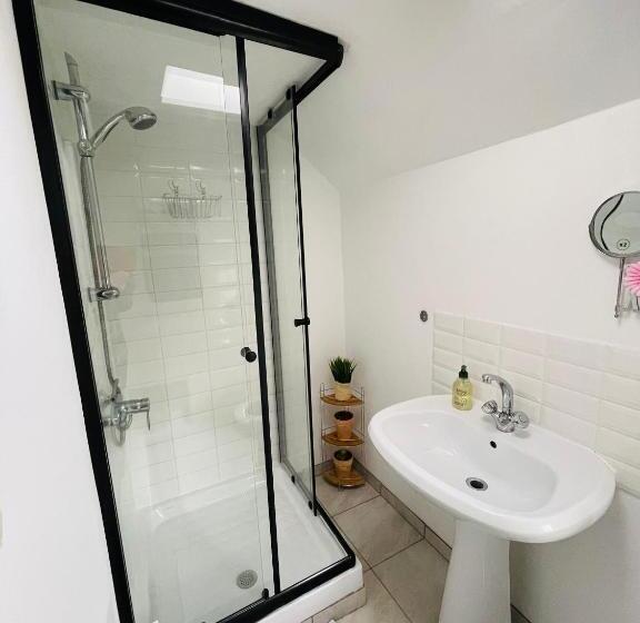 ベッドアンドブレックファースト Le Manoir Des Doyens Loft   Sleeps 8   Breakfast Included!