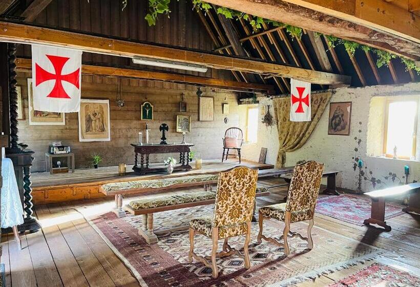 ベッドアンドブレックファースト Le Manoir Des Doyens Loft   Sleeps 8   Breakfast Included!