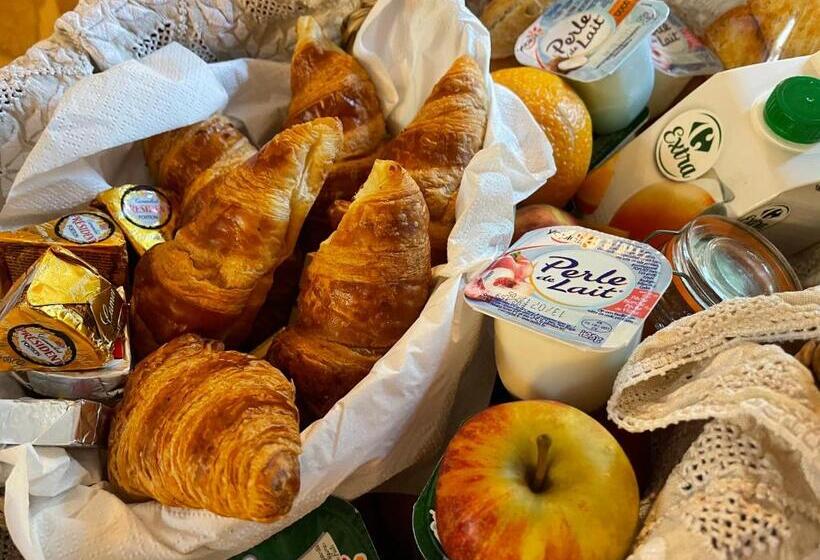 ベッドアンドブレックファースト Le Manoir Des Doyens Loft   Sleeps 8   Breakfast Included!