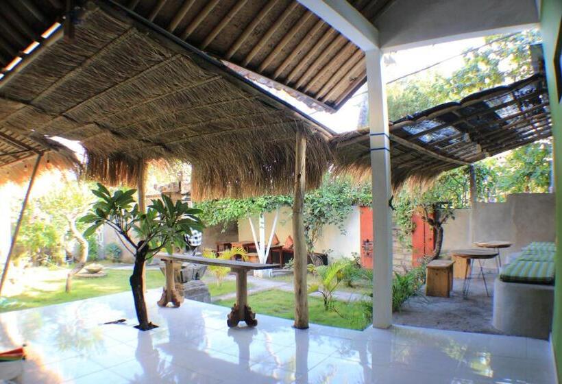 Black Sand Hostel Amed