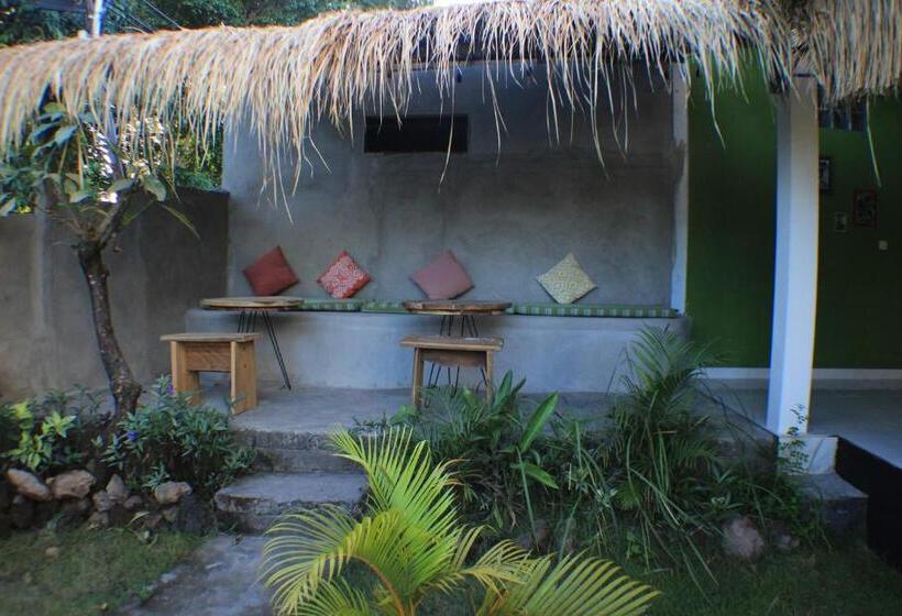 Black Sand Hostel Amed