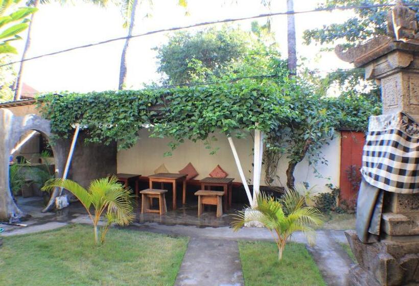 Black Sand Hostel Amed