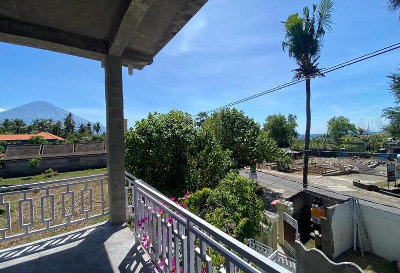 Black Sand Hostel Amed