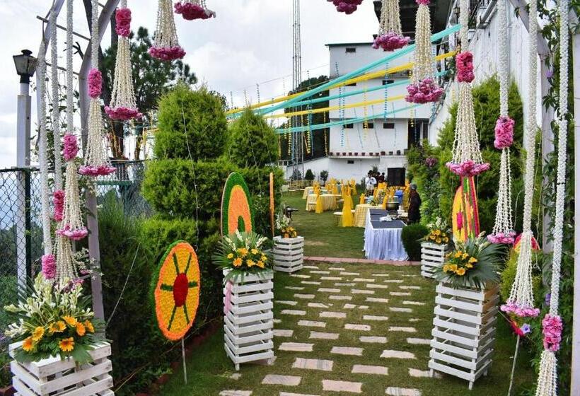 בית מלון כפרי Peaks And Pines Resort