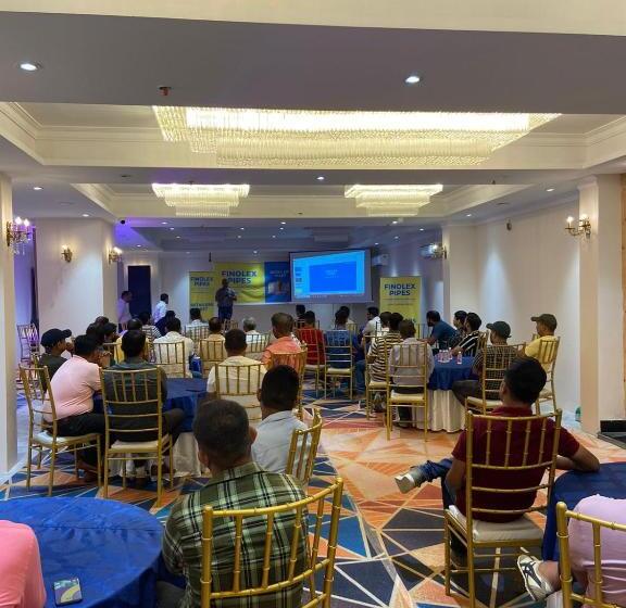 בית מלון כפרי Peaks And Pines Resort