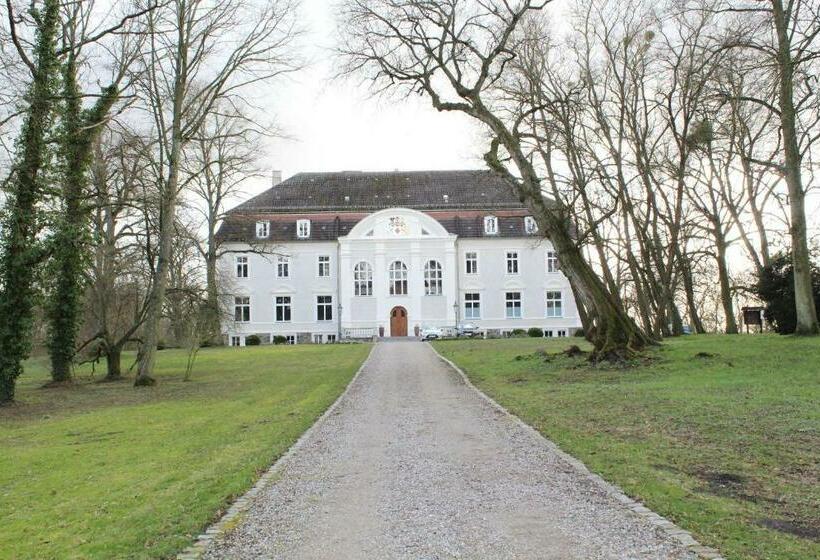 Отель Schloss Zinzow