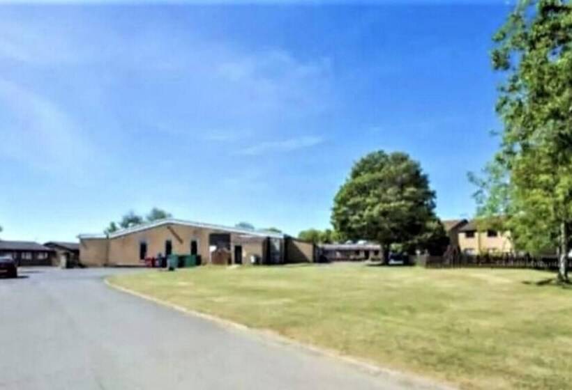 Lovely 5 Person Chalet In St Margaret S At Cliffe