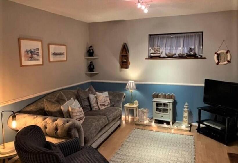 Lovely 5 Person Chalet In St Margaret S At Cliffe