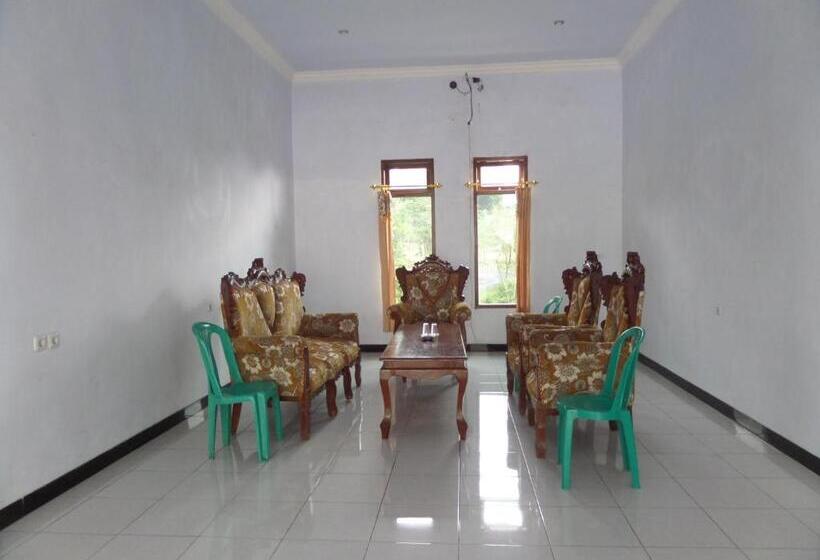 بنسيون Km 31 Sujono Guesthouse