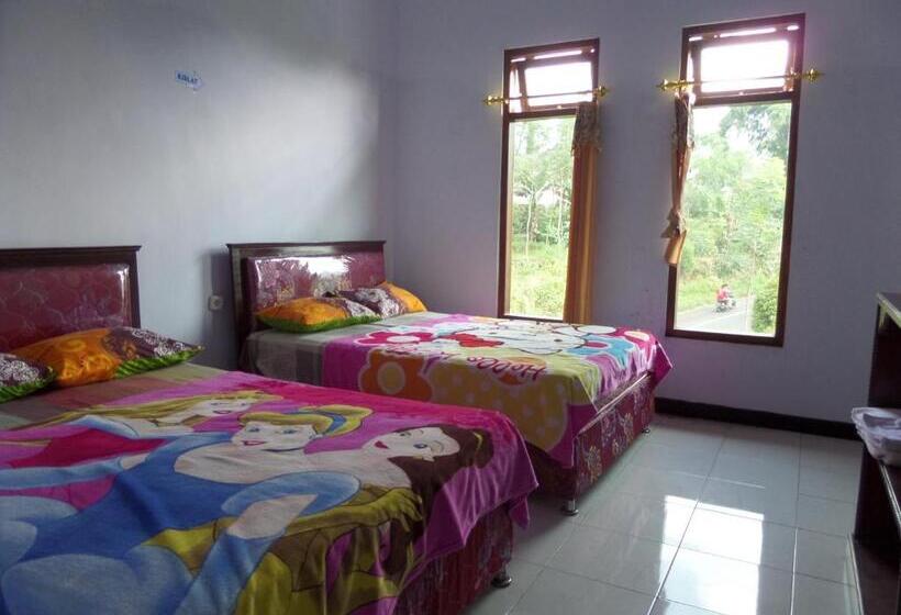 פנסיון Km 31 Sujono Guesthouse