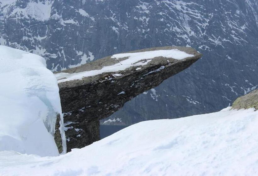 بنسيون Trolltunga Lodge
