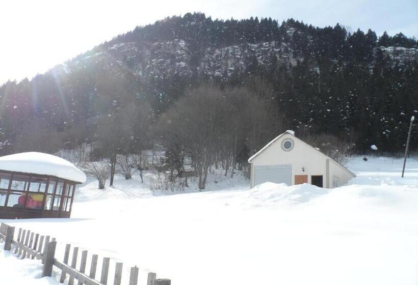 Pensione Vi̇lla Devor