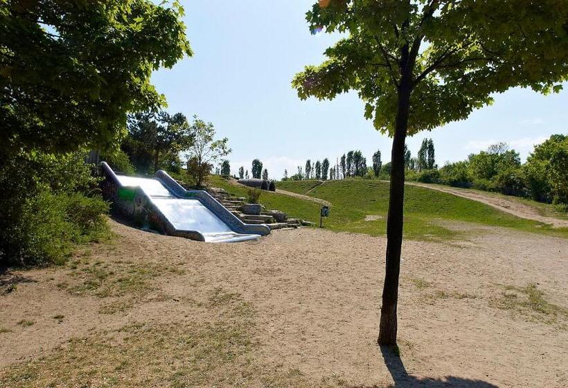 Apartmenthouse Berlin Am Görlitzer Park