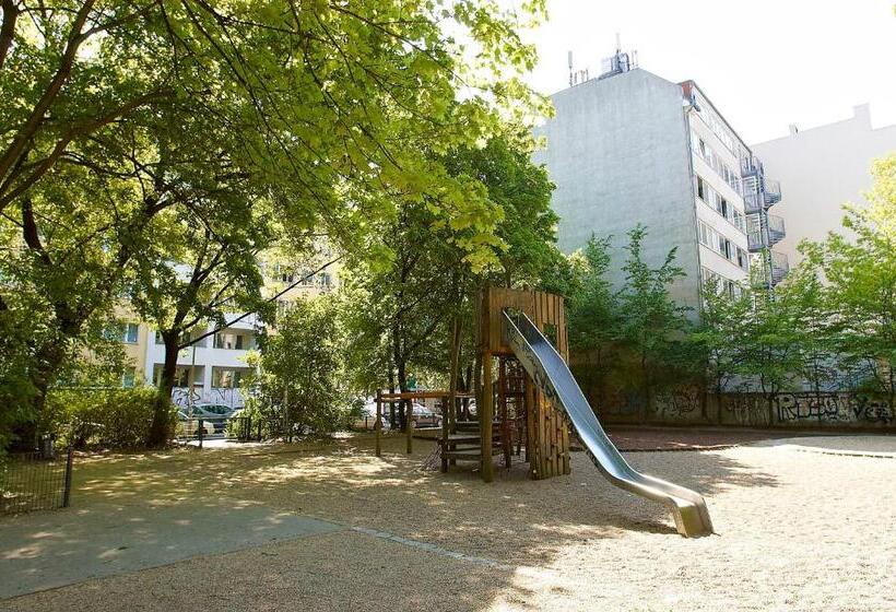 Apartmenthouse Berlin Am Görlitzer Park