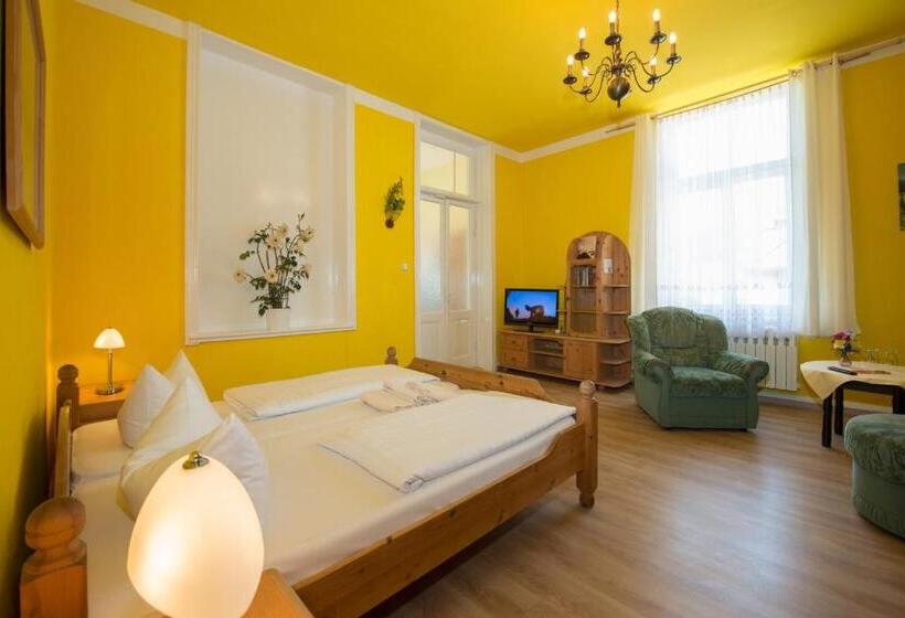 Bed and Breakfast Knöpel