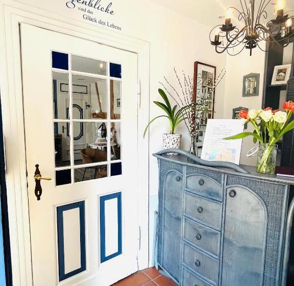 住宿加早餐  Pension Altstadt Mönch In Top Lage Preis Inclusive 5 Prozent Bettensteuer Und Frühstück