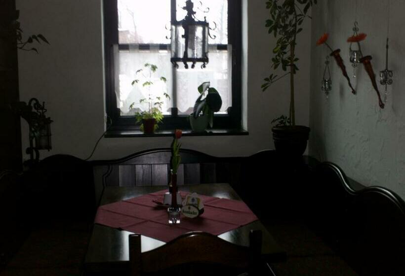 تختخواب و صبحانه Pension & Gasthaus Kahren