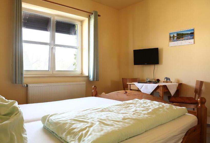 تختخواب و صبحانه Pension & Gasthaus Kahren