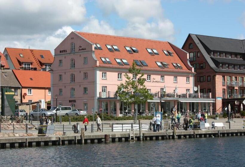 호텔 Am Yachthafen