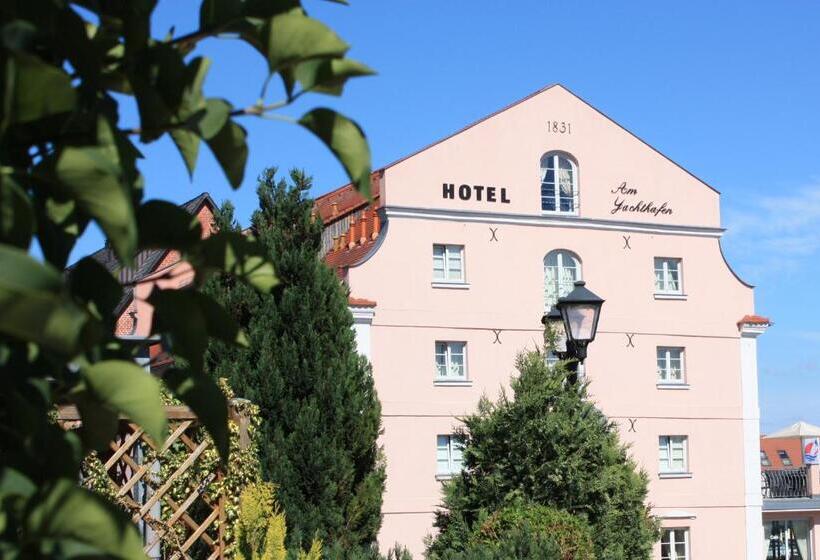 호텔 Am Yachthafen