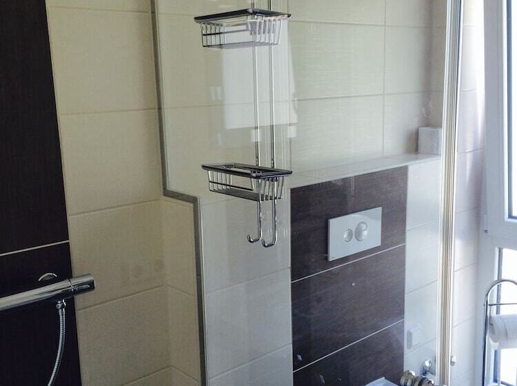 בית מלון כפרי & Apartment Am Theaterplatz