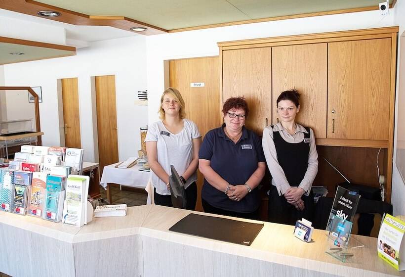 فندق & Apartment Am Theaterplatz