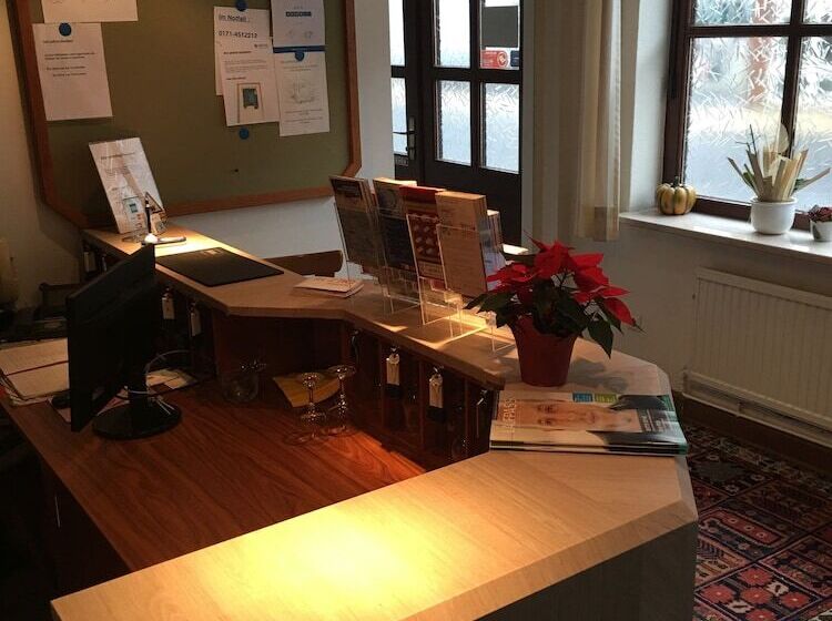 فندق & Apartment Am Theaterplatz