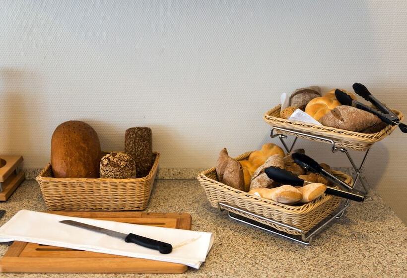 בית מלון כפרי & Apartment Am Theaterplatz