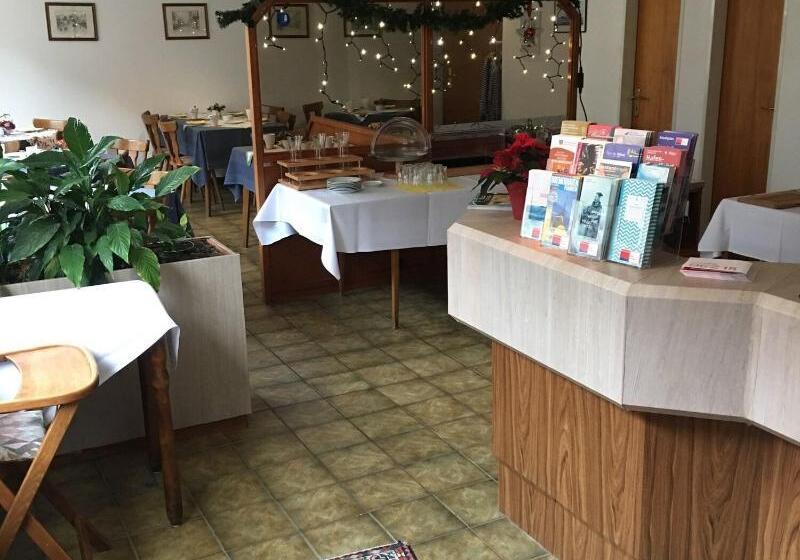 فندق & Apartment Am Theaterplatz