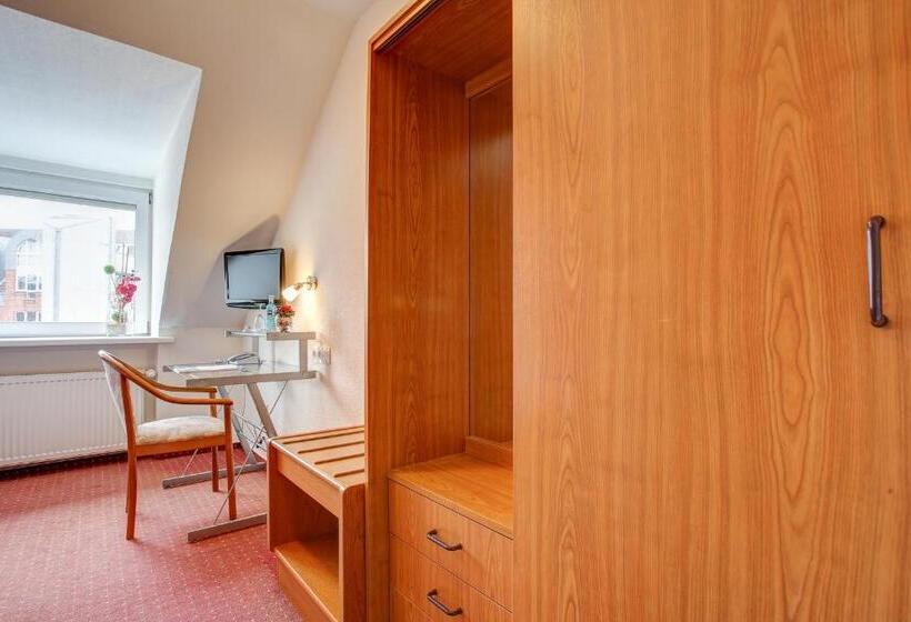 Ina Hotel Consul